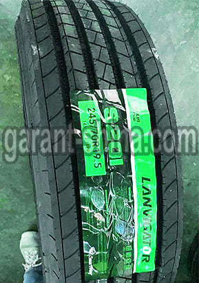 Lanvigator S201 (рулевая) 245/70 R19.5 143/141J 18PR - Фото протектора с этикеткой вблизи